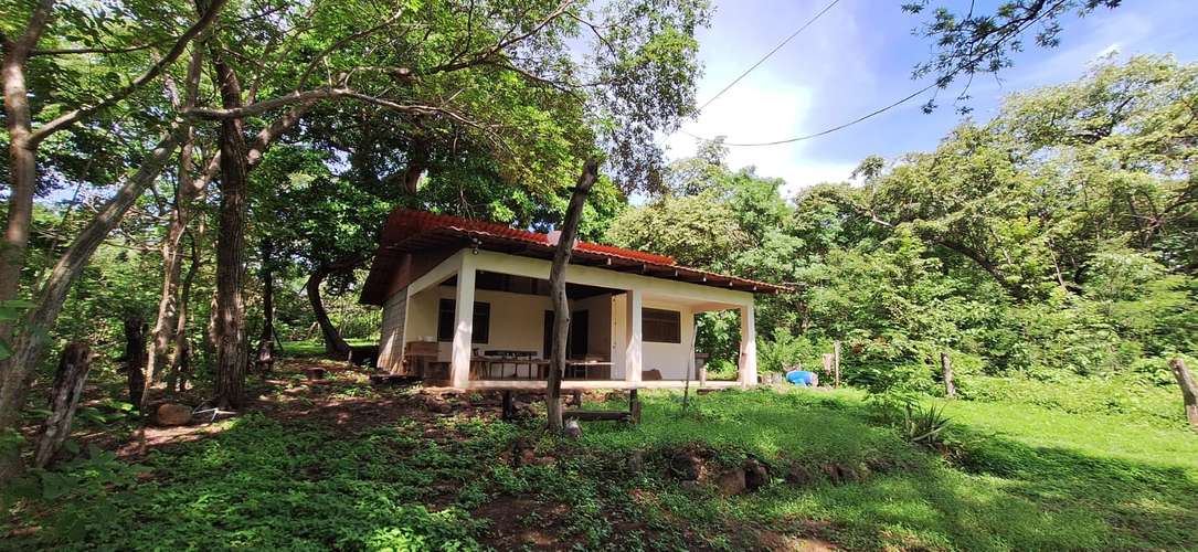Se vende Lote con casita en el bosque