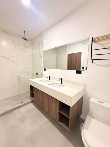 Casa de dos niveles en alquiler en Guachipelín de Escazú: 174 m² y amenidades de resort - Imagen 9