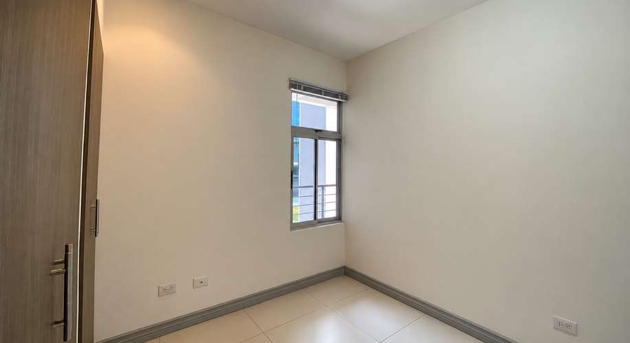 EXCELENTE OFERTA!! SE VENDE apartamento de 3 habitaciones en Loft Cariari,  de 86m2 mas espacio para parqueo para 2 vehí