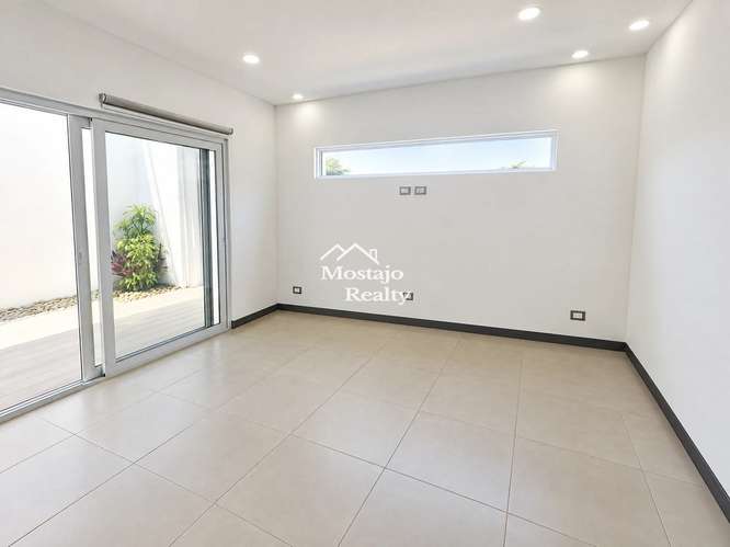 Alquiler de casa moderna, Condominio por la Cruz Roja, Santa Ana centro - Imagen 13