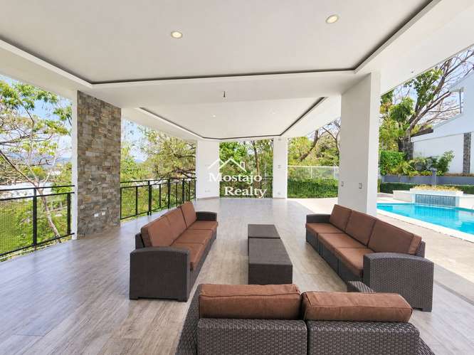 Alquiler de casa moderna, Condominio por la Cruz Roja, Santa Ana centro - Imagen 11