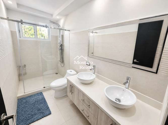 Alquiler de casa moderna, Condominio por la Cruz Roja, Santa Ana centro - Imagen 14
