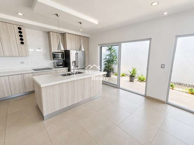 Alquiler de casa moderna, Condominio por la Cruz Roja, Santa Ana centro - Imagen 2