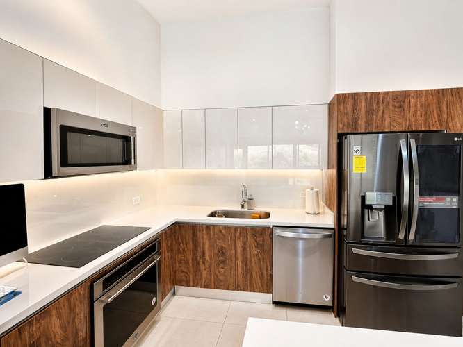 Apartamento moderno de 3 dormitorios en Escazú, San José, con vista a las montañas
