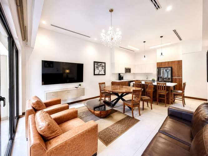 Apartamento moderno de 3 dormitorios en Escazú, San José, con vista a las montañas