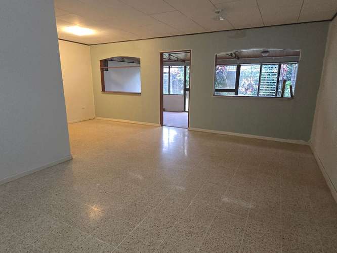 SE ALQUILA CASA GRANDE EN URBANIZACIÓN CARMIOL 650,000