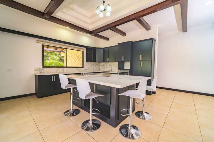 ID# 117686. Casa en Venta en Los Manzanos, Hacienda Los Reyes, La Guácima, Alajuela.