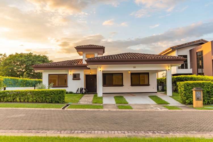 ID# 117686. Casa en Venta en Los Manzanos, Hacienda Los Reyes, La Guácima, Alajuela.