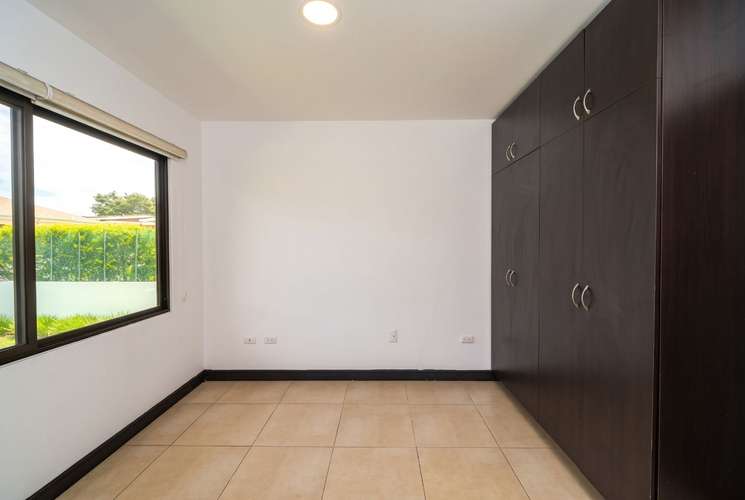 ID# 117686. Casa en Venta en Los Manzanos, Hacienda Los Reyes, La Guácima, Alajuela.
