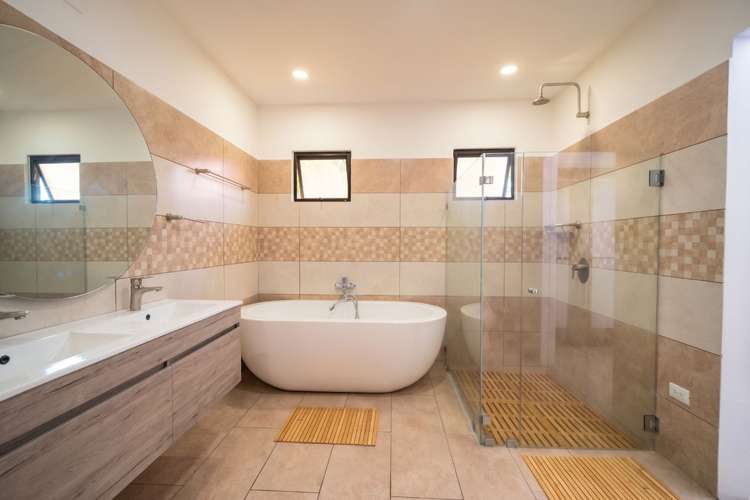 ID# 117686. Casa en Venta en Los Manzanos, Hacienda Los Reyes, La Guácima, Alajuela.