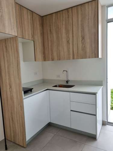 ALQUILER EN CONDOMINIO VISTAS SANTA ANA. 2 nvls 2 hbts 1,5 bns. - Imagen 3