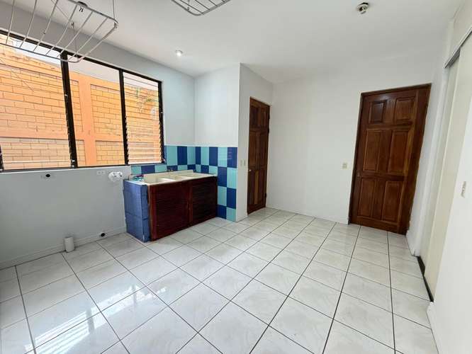 ¡Precio Actualizado! Espectacular y Amplia Casa con Balcón y Zona Verde en Exclusiva Zona de Curridabat . - Imagen 14