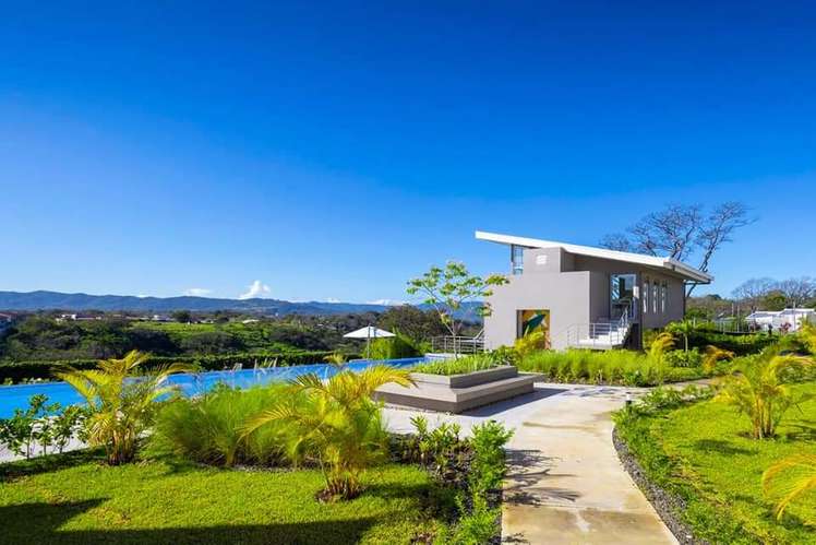 ALQUILER DE CASA AMUEBLADA O SIN AMUEBLAR EN CONDOMINIO AKARI , CIRUELAS ALAJUELA
