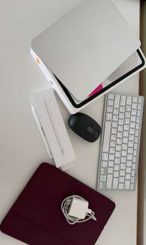 Tablet A16 Apple con accesorios 