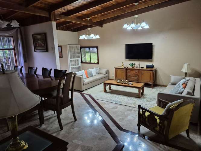 Independent Two-Story House with Large Garden in Sabanilla