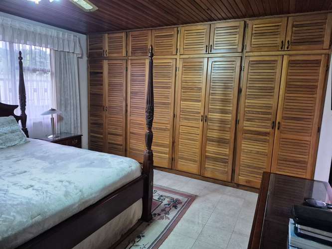 Casa Independiente dos plantas con amplio jardín en Sabanilla - Imagen 12