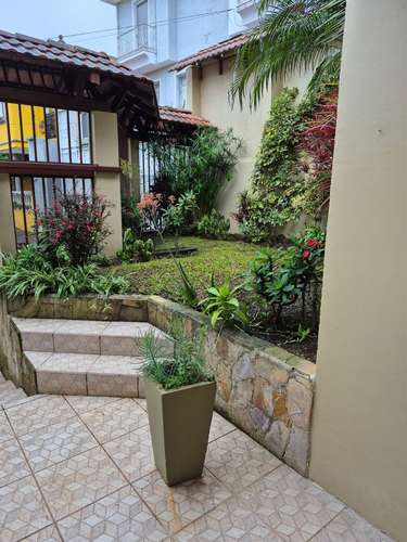 Casa Independiente dos plantas con amplio jardín en Sabanilla - Imagen 16