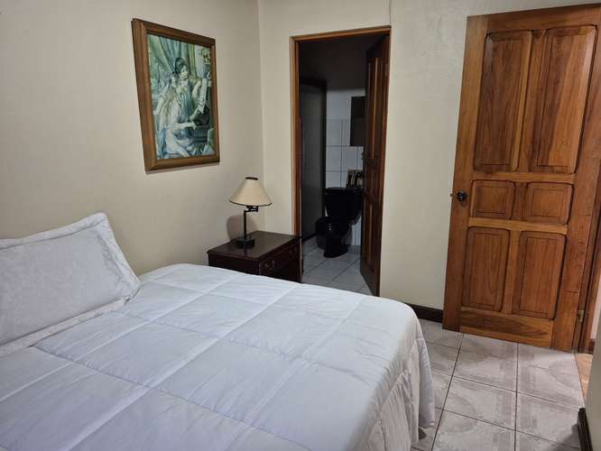 Casa Independiente dos plantas con amplio jardín en Sabanilla - Imagen 10