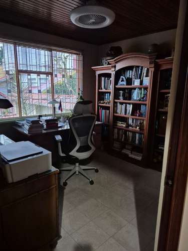 Casa Independiente dos plantas con amplio jardín en Sabanilla - Imagen 9