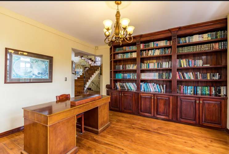 Casa de 4 dormitorios con piscina y cancha de tenis en Atenas, Alajuela