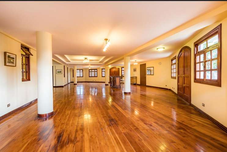 Casa de 4 dormitorios con piscina y cancha de tenis en Atenas, Alajuela