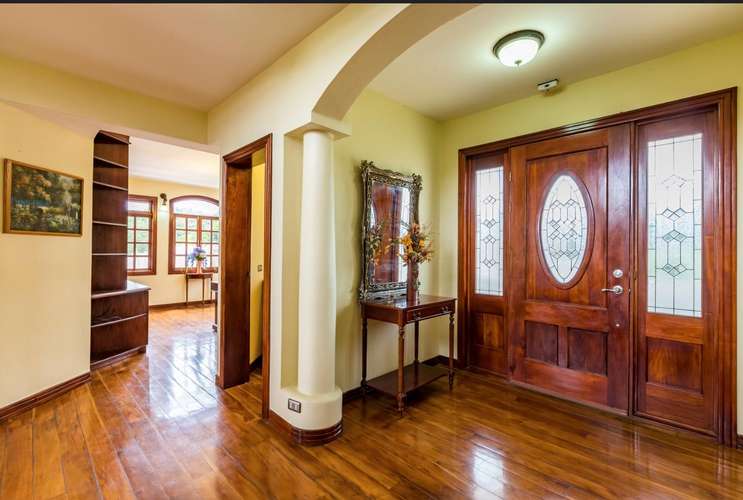 Casa de 4 dormitorios con piscina y cancha de tenis en Atenas, Alajuela