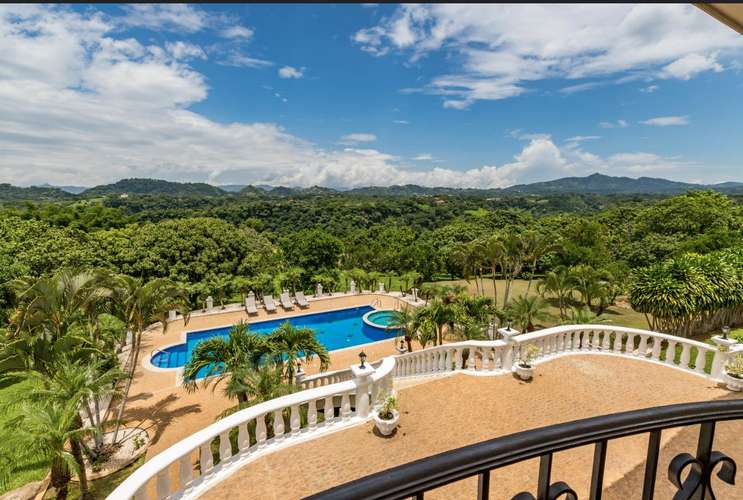 Casa de 4 dormitorios con piscina y cancha de tenis en Atenas, Alajuela