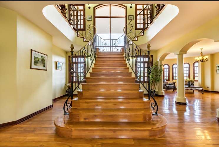 Casa de 4 dormitorios con piscina y cancha de tenis en Atenas, Alajuela