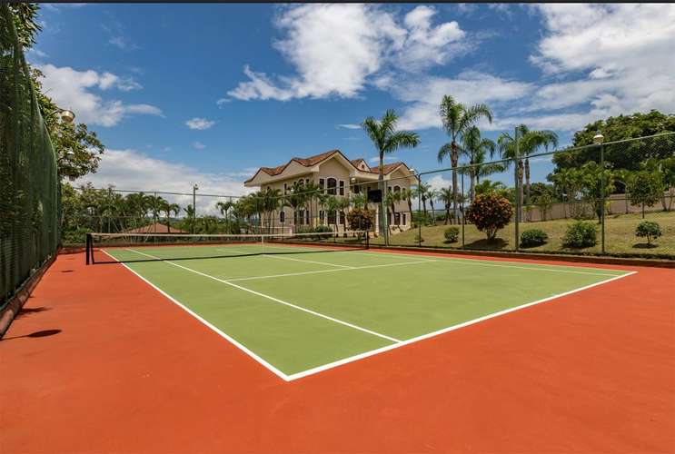 Casa de 4 dormitorios con piscina y cancha de tenis en Atenas, Alajuela