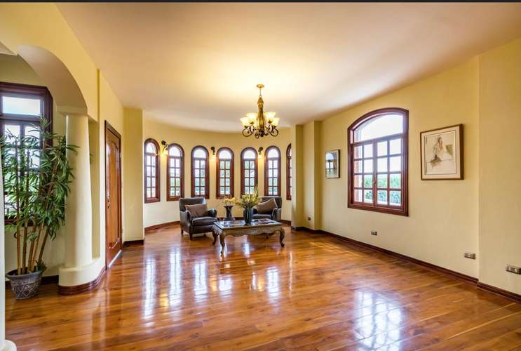 Casa de 4 dormitorios con piscina y cancha de tenis en Atenas, Alajuela