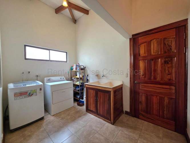 Casa de 4 dormitorios en San José provincia con garaje doble y jardín - Imagen 16