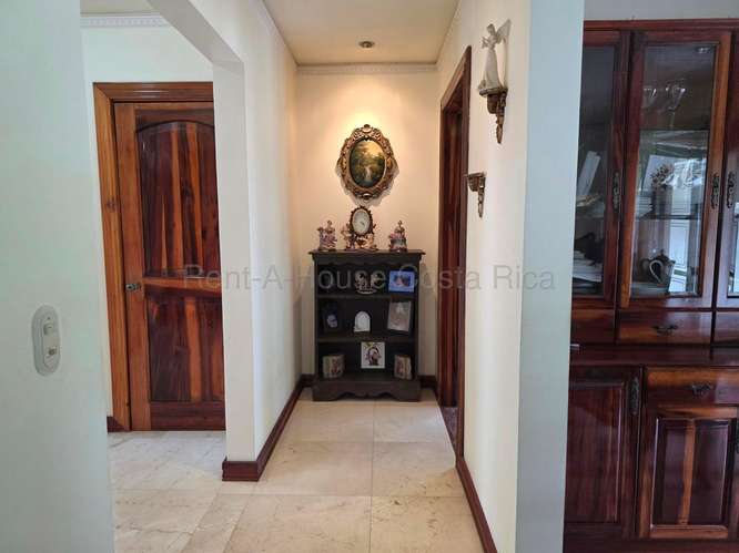 Casa de 4 dormitorios en San José provincia con garaje doble y jardín - Imagen 12