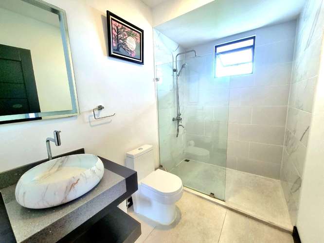 Casa de 4 dormitorios en San José provincia con garaje doble y jardín - Imagen 13