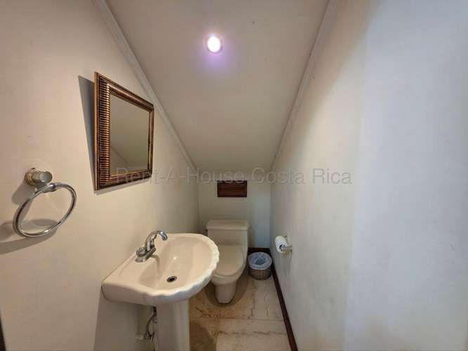 Casa de 4 dormitorios en San José provincia con garaje doble y jardín - Imagen 11
