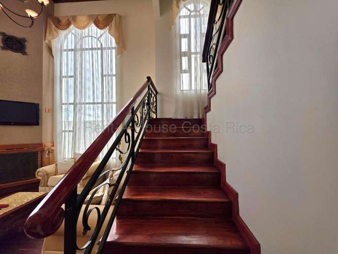 Casa de 4 dormitorios en San José provincia con garaje doble y jardín - Imagen 18