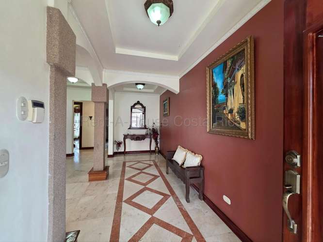 Casa de 4 dormitorios en San José provincia con garaje doble y jardín - Imagen 5