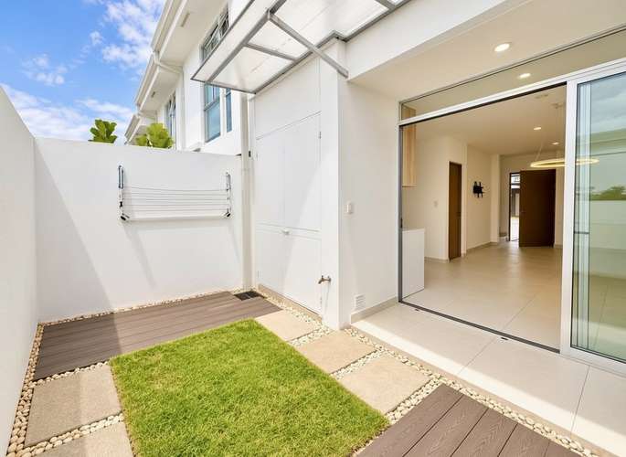 ALQUILER DE CASA EN CONDOMINIO EN RIO ORO DE SANTA ANA 2 HABITACIONES 