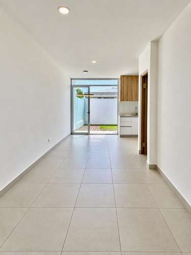 ALQUILER DE CASA EN CONDOMINIO EN RIO ORO DE SANTA ANA 2 HABITACIONES  - Imagen 3