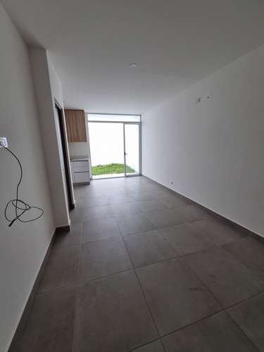 Casa esquinera de 2 niveles en Río Oro: moderna, con 2 habitaciones, terraza y amenidades, cerca de Fresh Market - Imagen 4