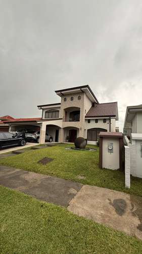 SE VENDE CASA EN RESIDENCIAL LOMAS DEL ZURQUI , SAN ISIDRO DE HEREDIA 