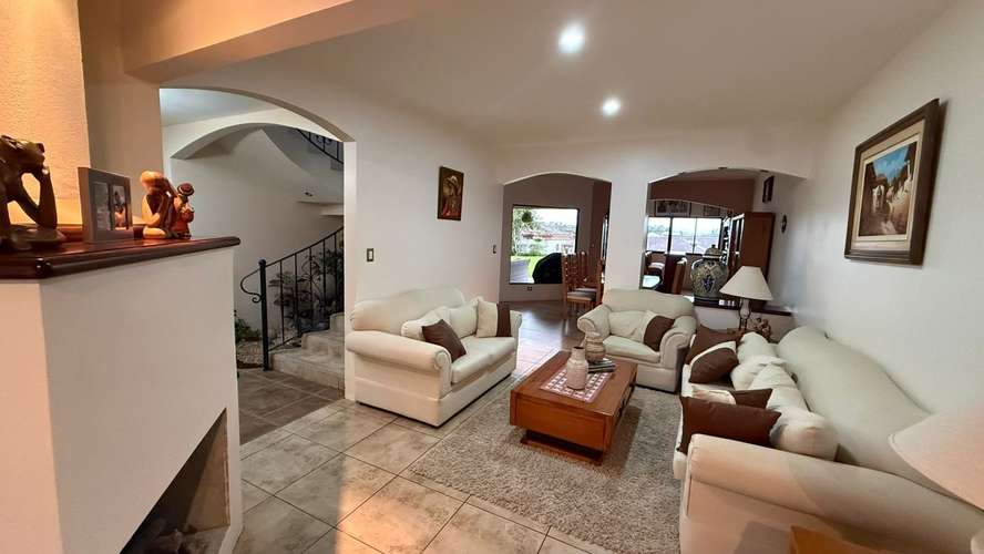 SE VENDE CASA EN RESIDENCIAL LOMAS DEL ZURQUI , SAN ISIDRO DE HEREDIA 