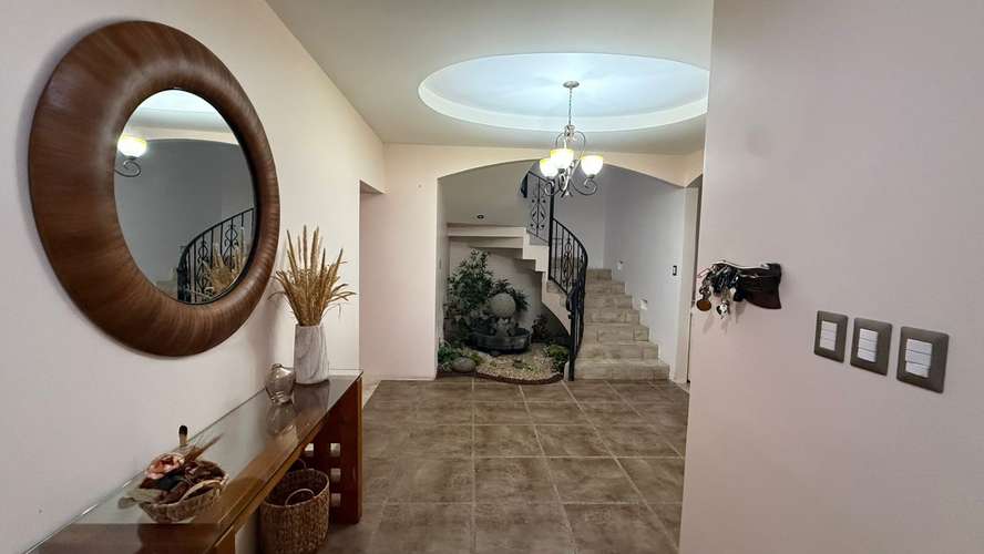 SE VENDE CASA EN RESIDENCIAL LOMAS DEL ZURQUI , SAN ISIDRO DE HEREDIA 