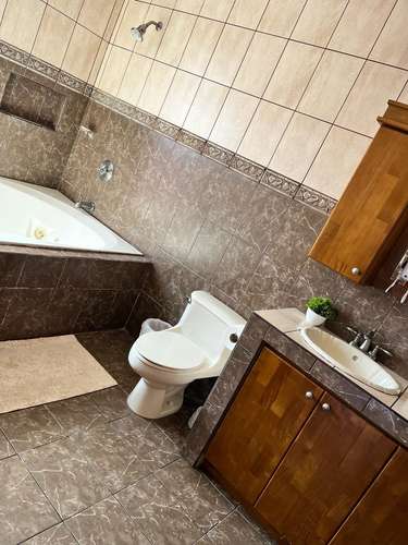 SE VENDE CASA EN RESIDENCIAL LOMAS DEL ZURQUI , SAN ISIDRO DE HEREDIA 