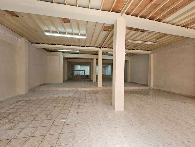 Amplia bodega comercial y de almacenamiento en Barrio México, 700 m² construidos
