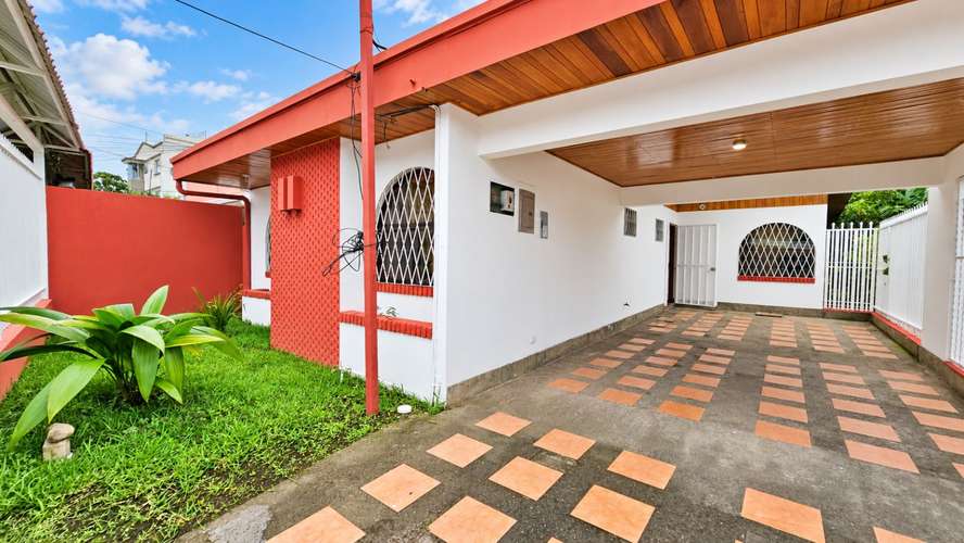 Alquiler de amplia casa en Vargas Araya, San Pedro -04 - Imagen 2