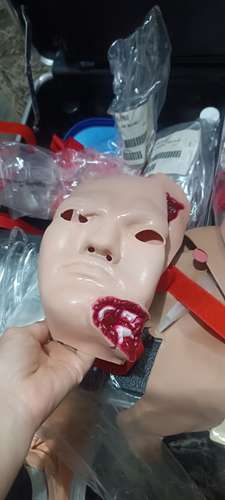 Kit de Simulación de Trauma y Heridas Médicas Simulaids (Moulage) + Maniquí Infantil