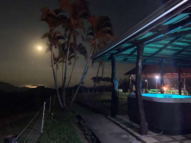 Se Alquila Amplia Casa Amueblada con Vista al Mar