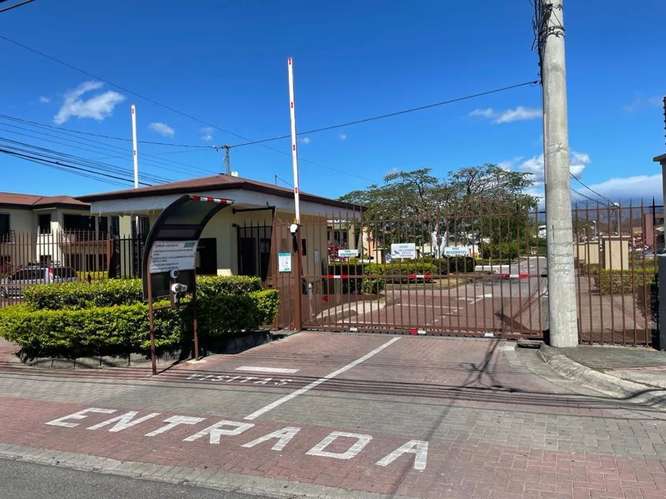 Apartamento tipo casa de 3 habitaciones en Guácima, Alajuela, con piscina y vista a las montañas - Imagen 12