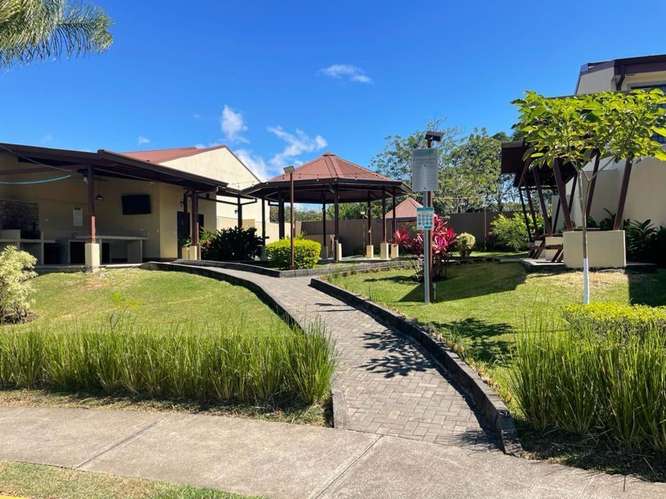 Apartamento tipo casa de 3 habitaciones en Guácima, Alajuela, con piscina y vista a las montañas - Imagen 5