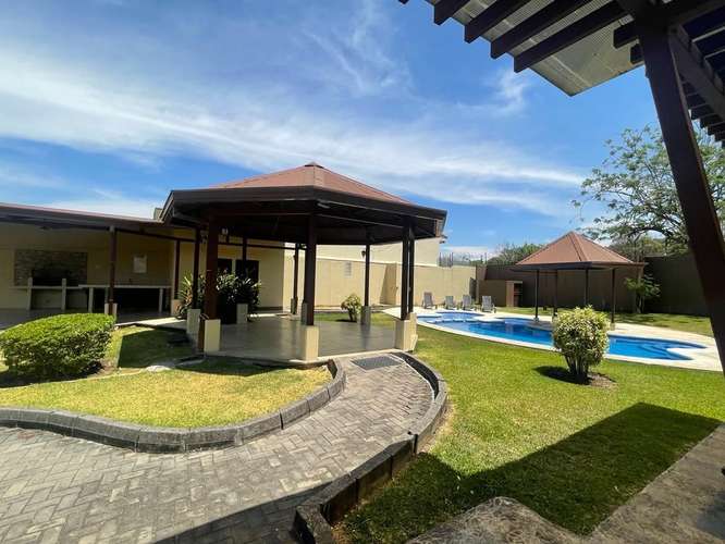 Apartamento tipo casa de 3 habitaciones en Guácima, Alajuela, con piscina y vista a las montañas - Imagen 2